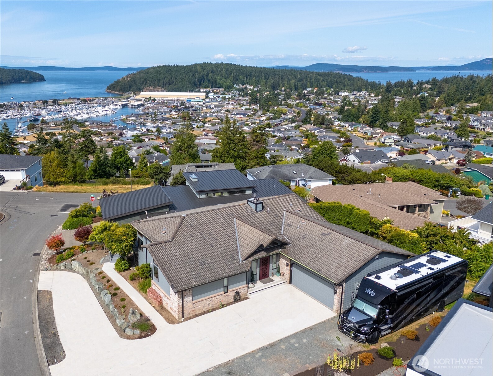 Property Photo: 2016 Piper Circle WA 98221