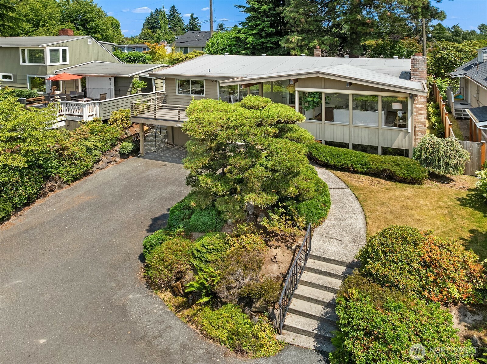 Property Photo: 5036 45th Avenue NE WA 98105