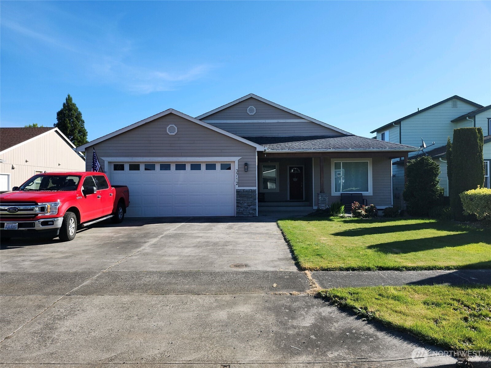 Property Photo: 3712 Rosewood Street WA 98632