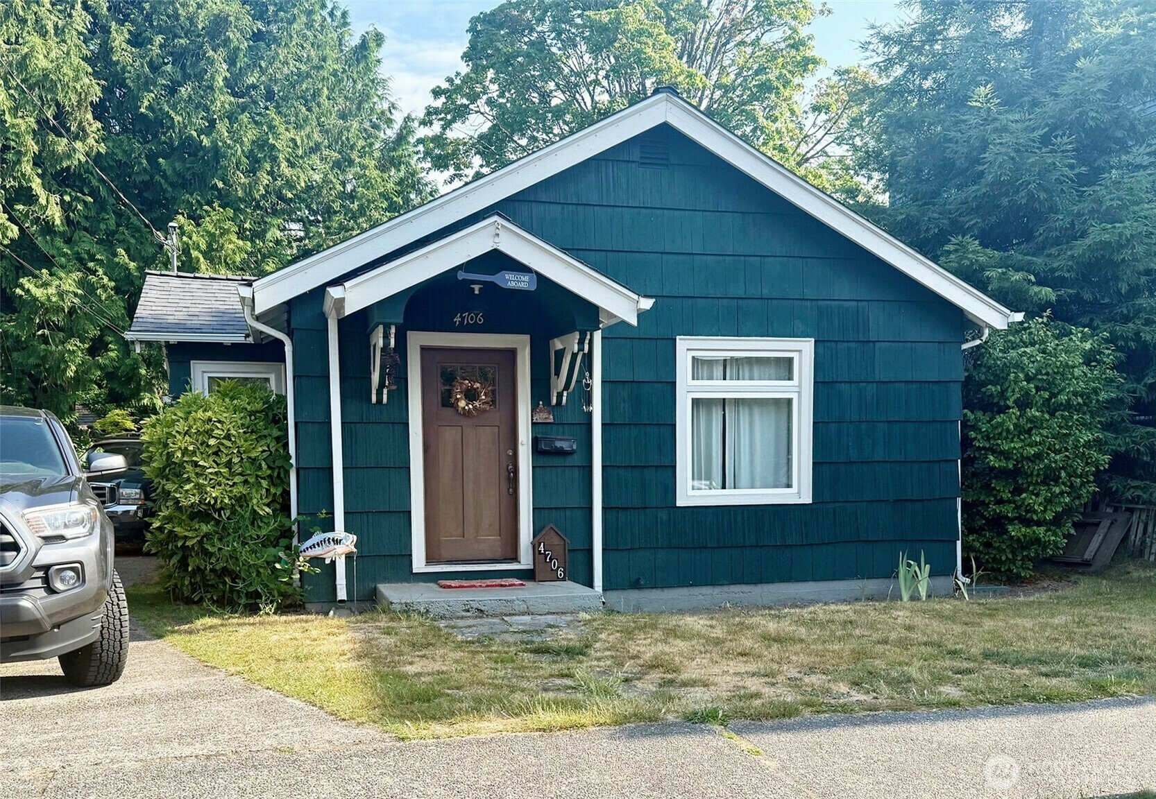 Property Photo: 4706 SW Othello Street WA 98136