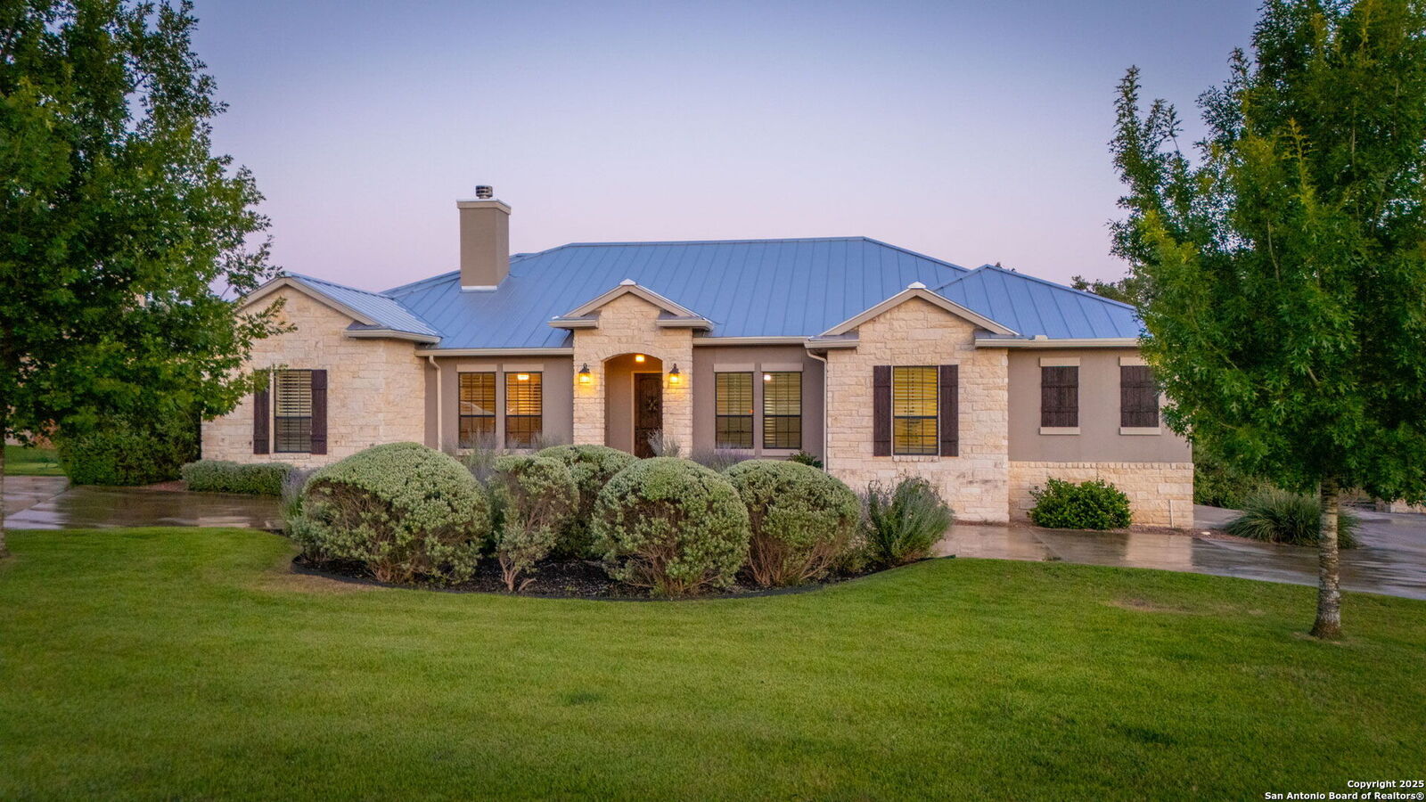 Property Photo:  423 Copper Trace  TX 78132 