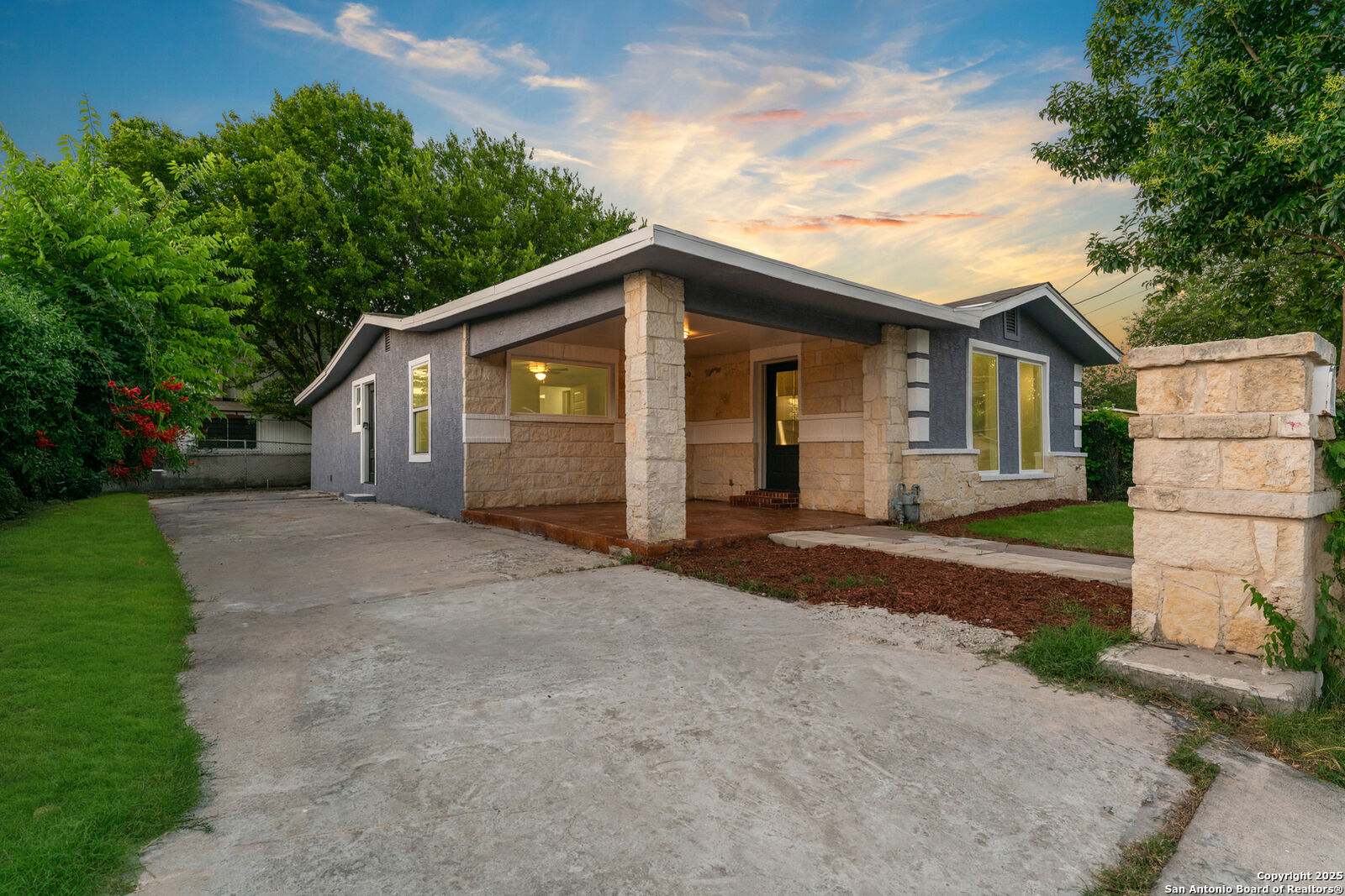 Property Photo:  1917 San Carlos  TX 78207 