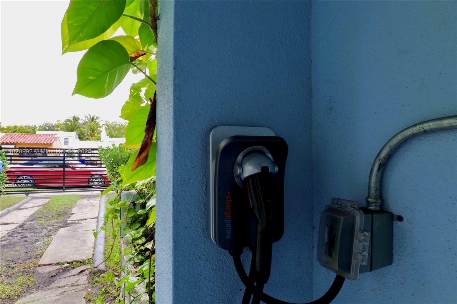 Property Photo: 530 NW 46th St FL 33127