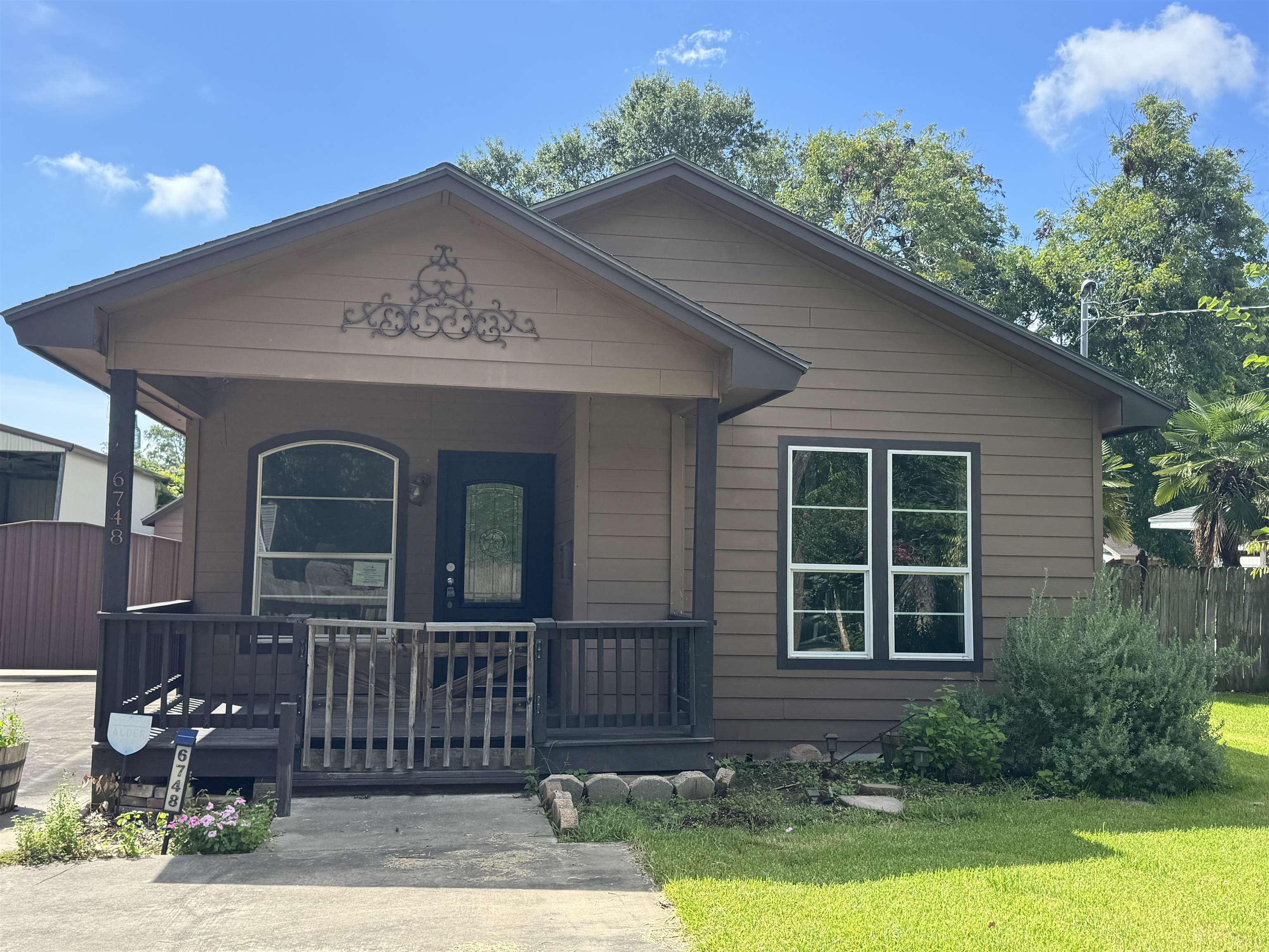 Property Photo: 6748 Jefferson Blvd TX 77619