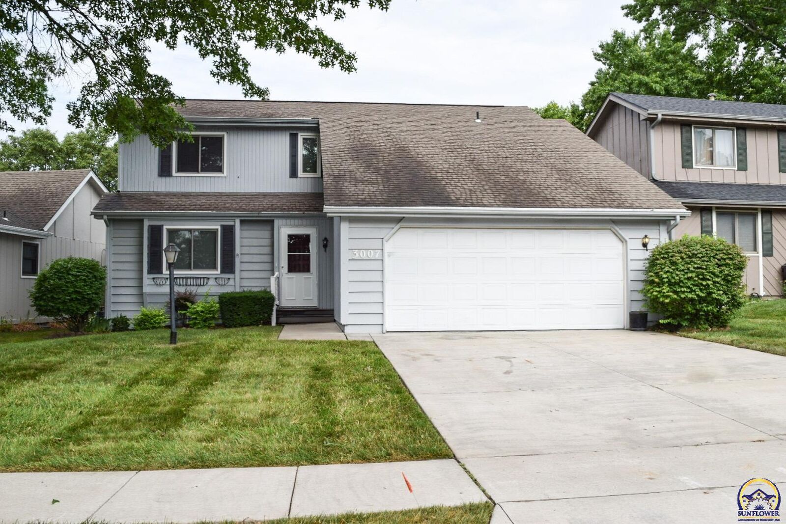 Property Photo: 3007 SW Arrowhead Rd KS 66614