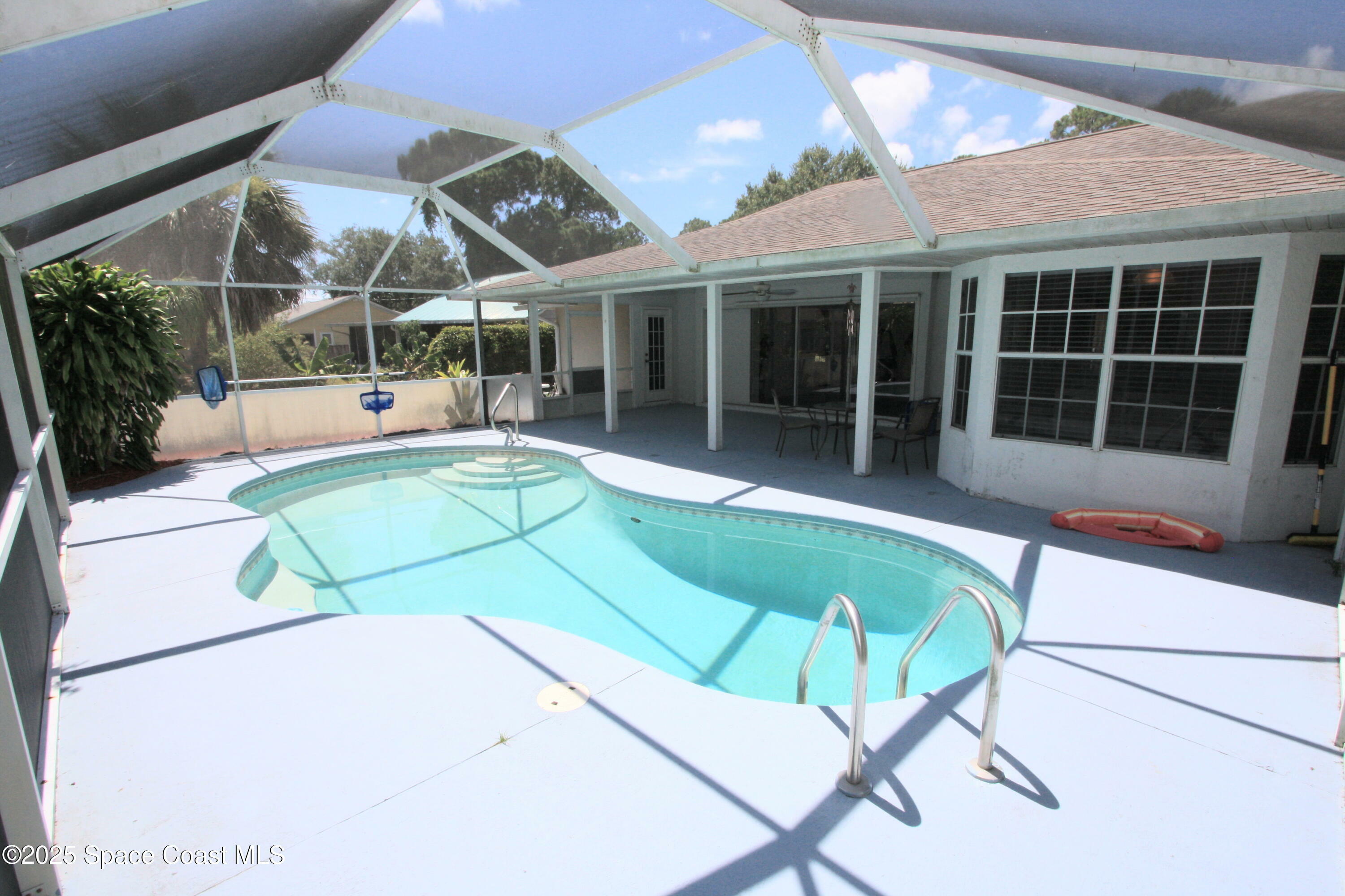 Property Photo: 1366 17th Place SW FL 32962