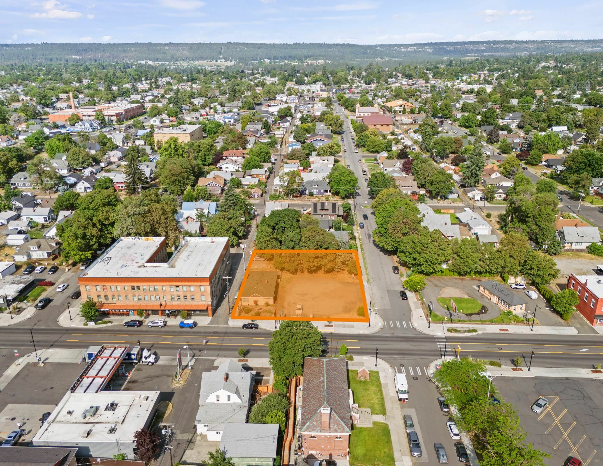 Property Photo: 1007 W Montgomery Ave WA 99205