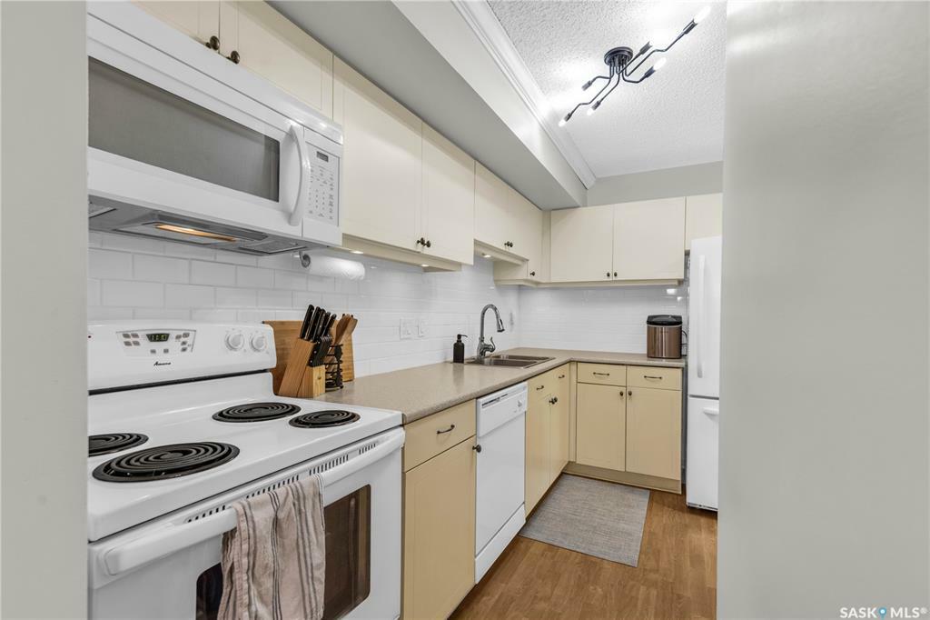 Property Photo: 275 Kingsmere Boulevard 201 SK S7J 4J6