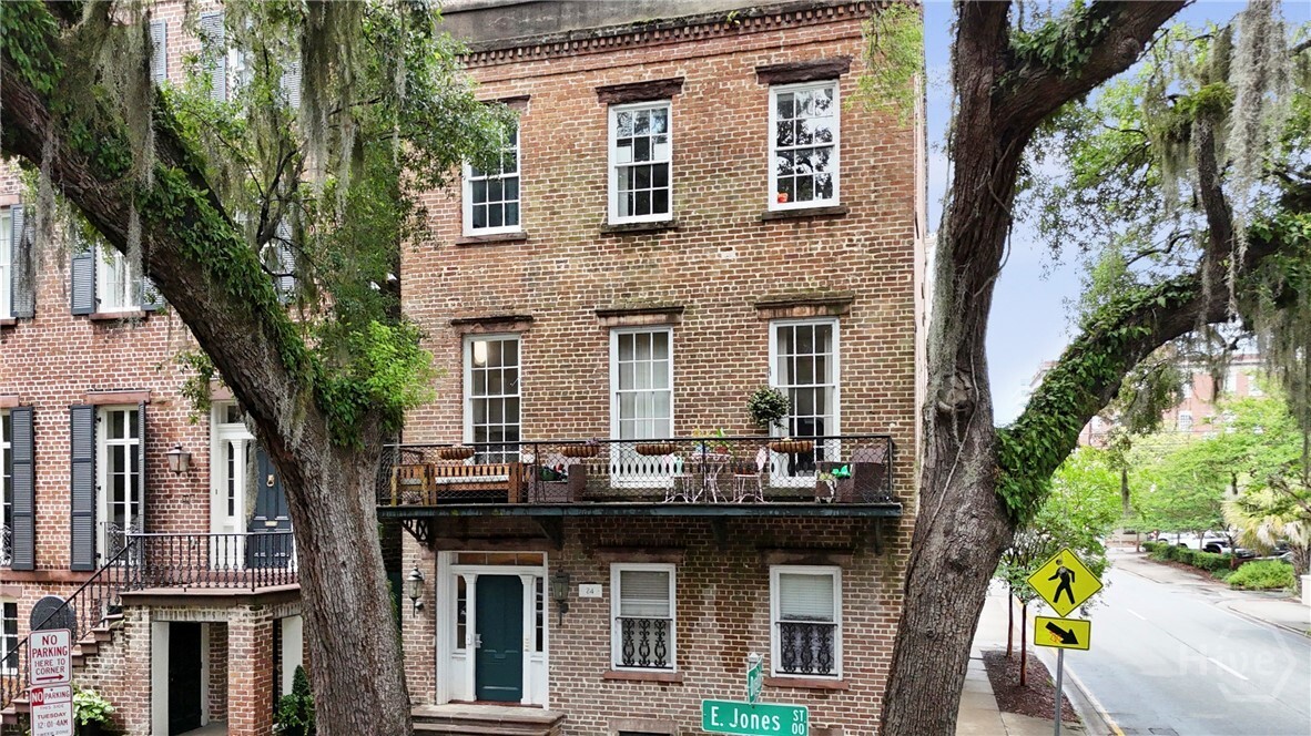 Property Photo: 24 E Jones Street GA 31401