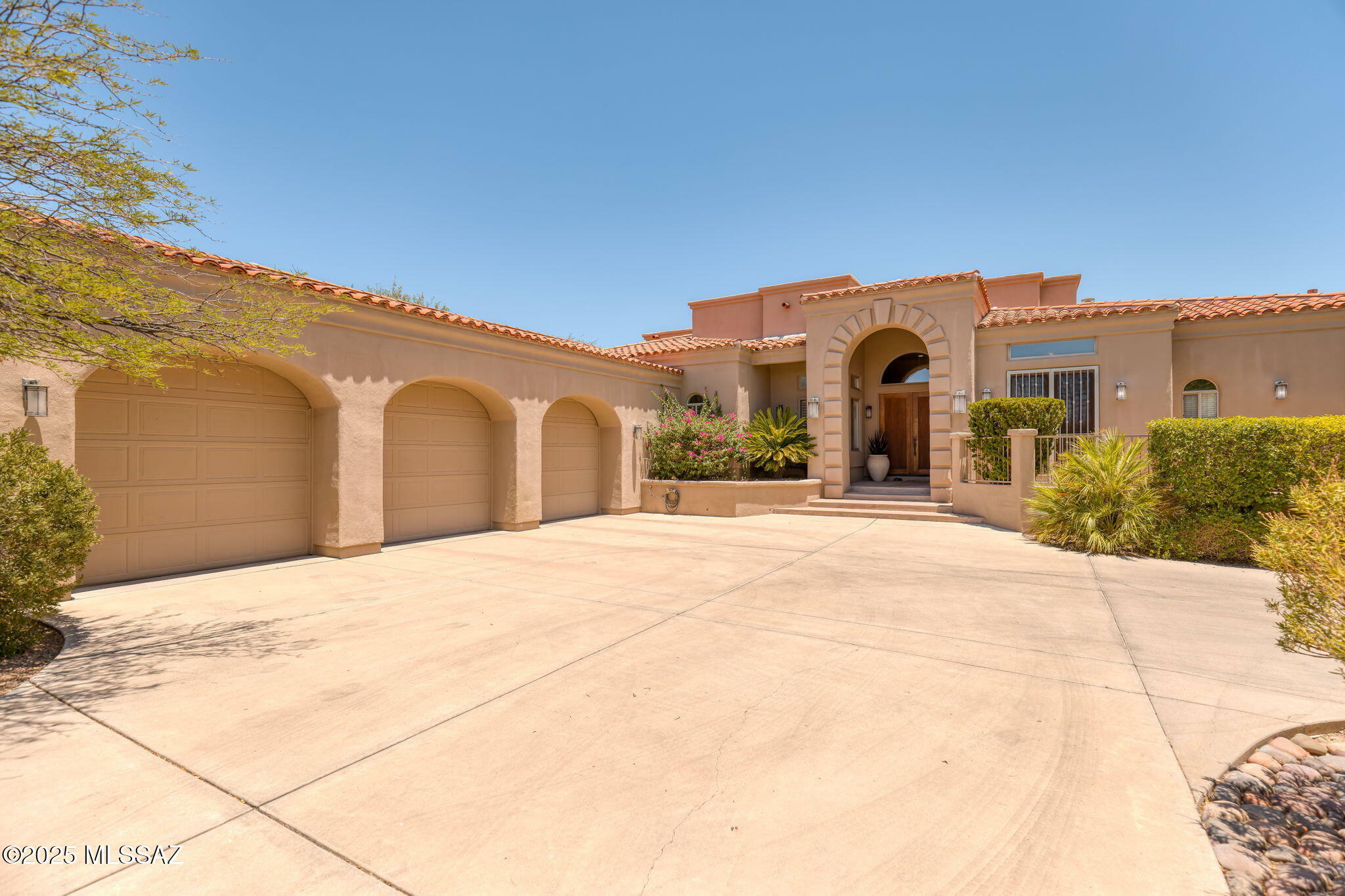 Property Photo: 1030 W Soft Wind Place AZ 85737