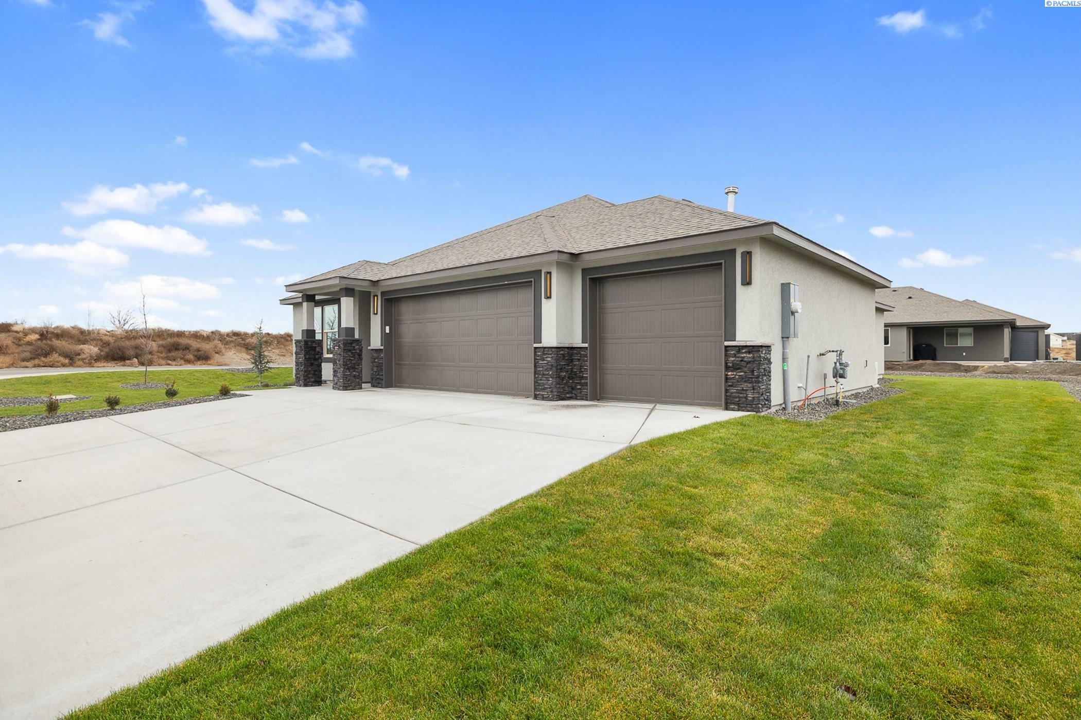 Property Photo: 10402 Kokanee Dr WA 99301