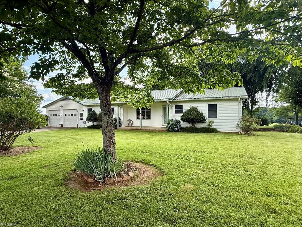 Property Photo: 1717 Byrd Road NC 28669