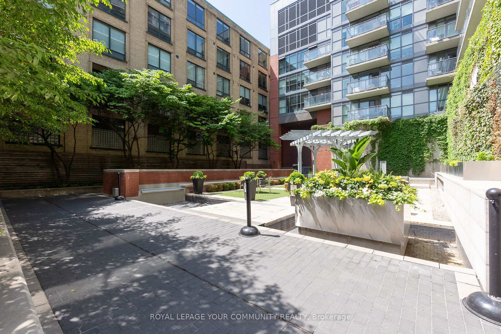 Property Photo: 775 King Street W 612 ON M5V 2K3