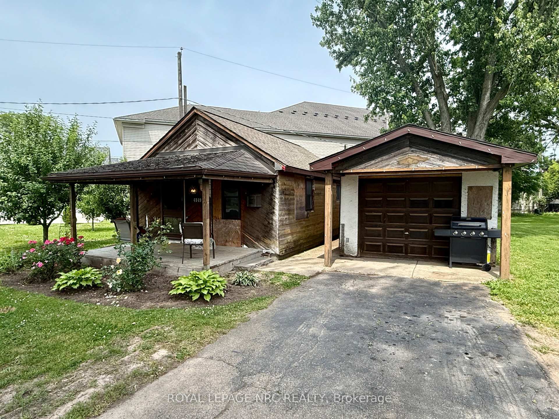 Property Photo: 4149 Welland Street ON L2G 6J9