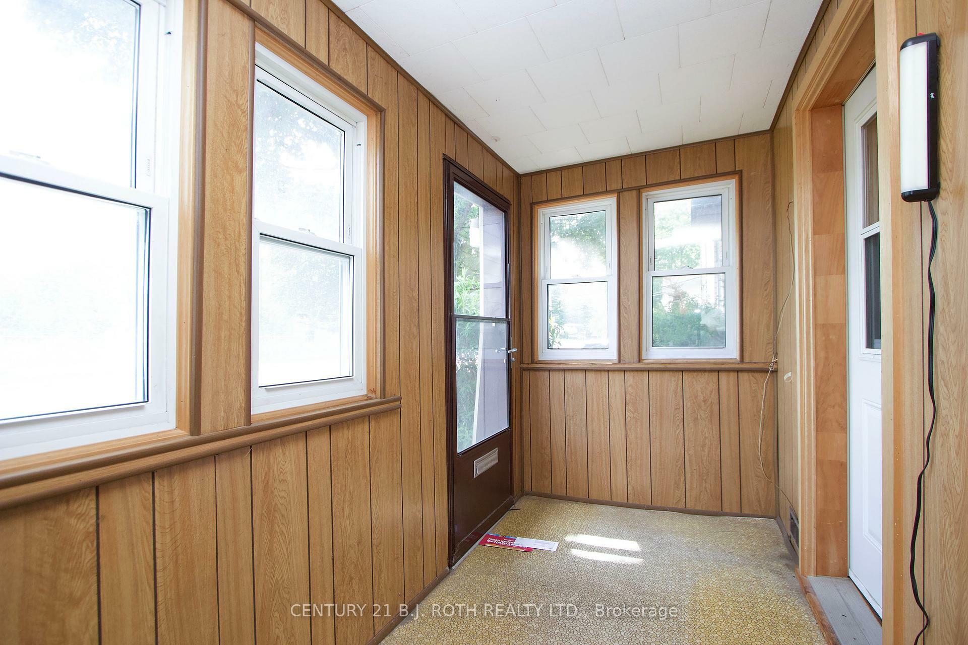 Property Photo: 180 Hillcroft Street ON L1G 2L5