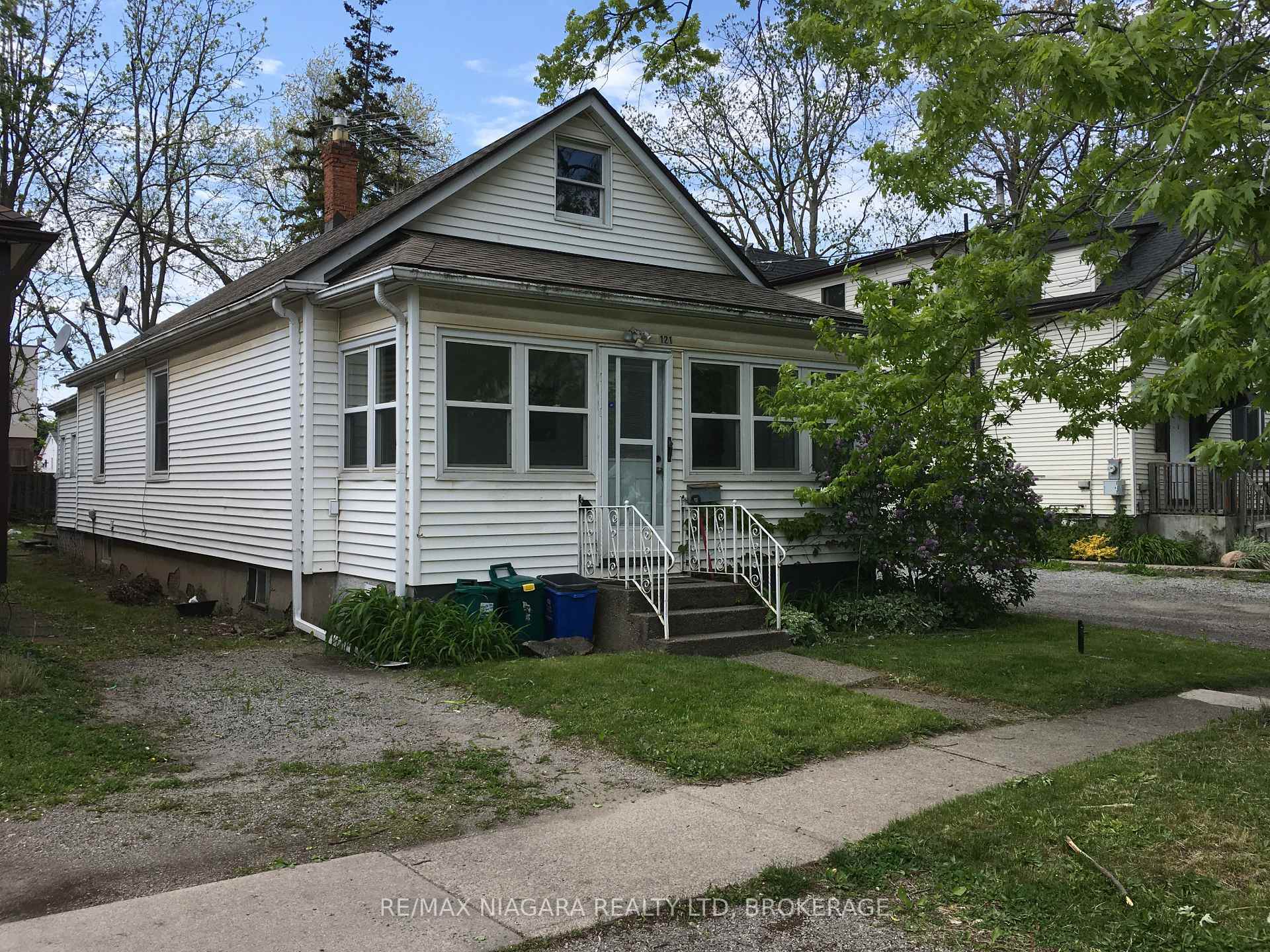 Property Photo: 121 Page Street ON L2R 4A8