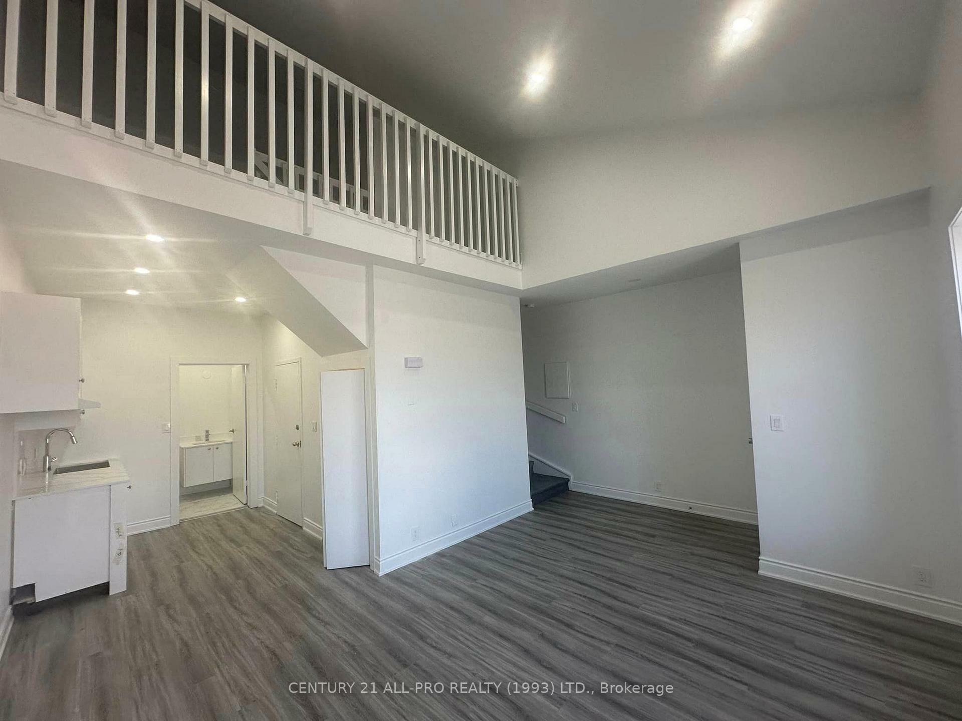 Property Photo: 82 King Street W Unit 4 ON K9A 2M3