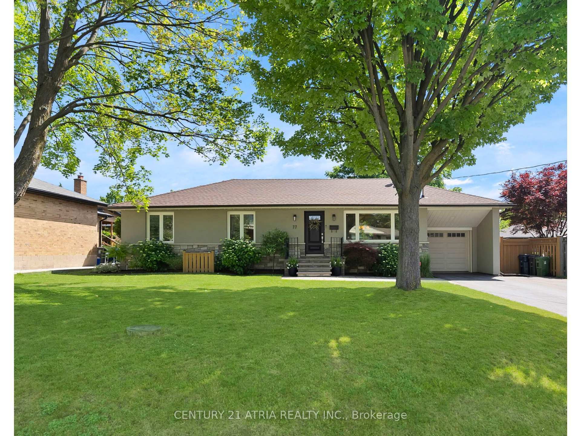 Photo de la propriété: 77 Ravenscrest Drive ON M9B 5N2