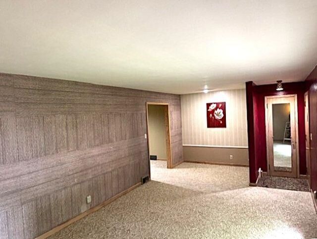 Property Photo:  1204 Maple St.  SD 57066 