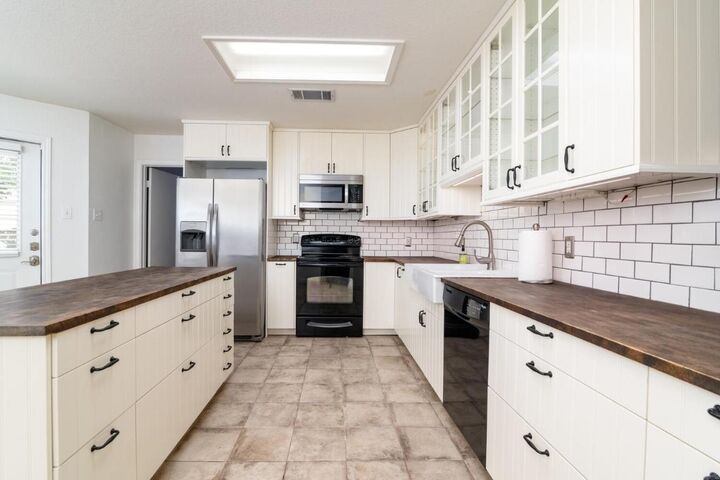 Property Photo: 2417 Riker Ridge Trail TX 78748