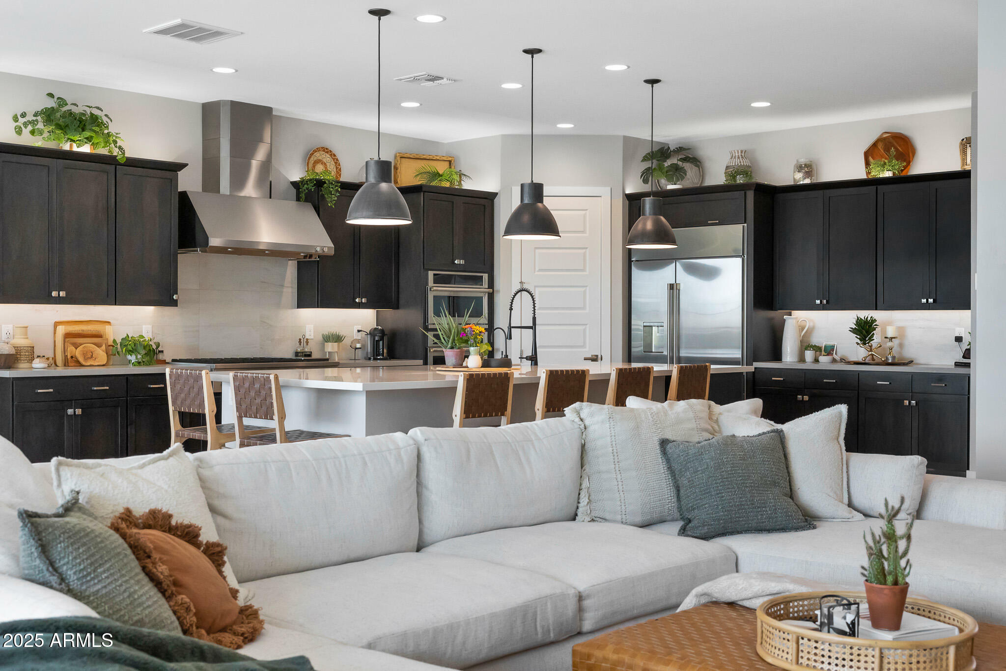 Property Photo: 2037 E Fallen Leaf Lane AZ 85024