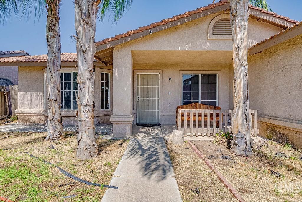 Property Photo:  1043 Moscato Street  CA 93250 