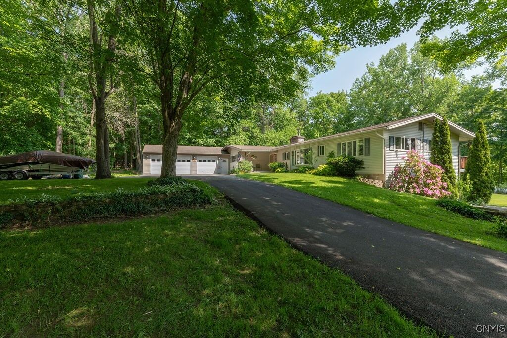 Property Photo:  20 Hickory Grove Rd Spur  NY 13069 