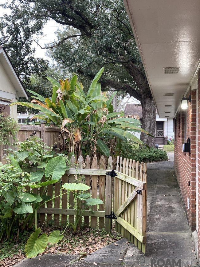 Property Photo: 146 Beverly Dr LA 70806