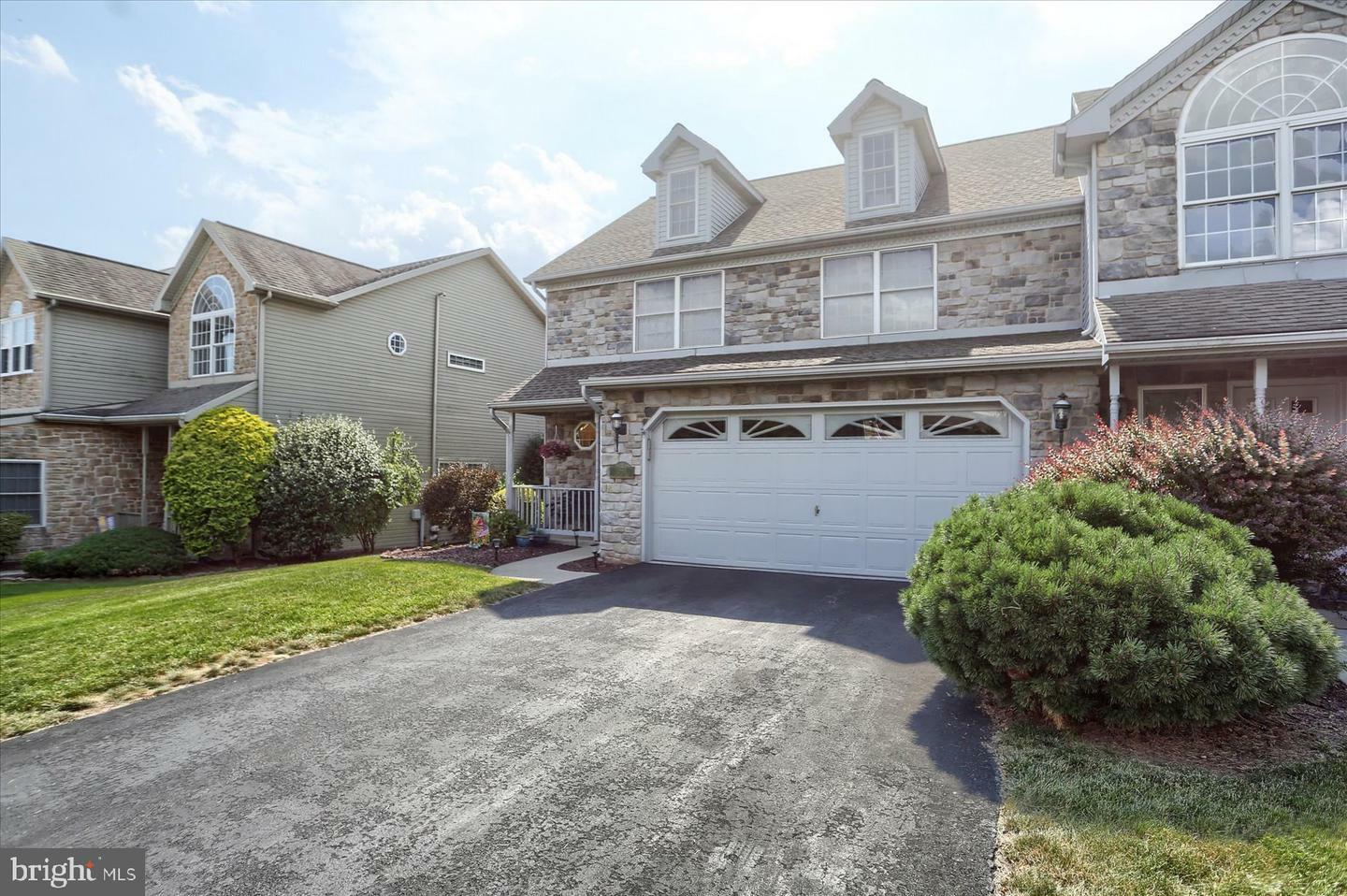 Property Photo: 2865 Oakwood Drive PA 17110