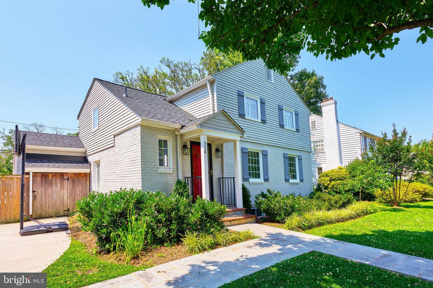 714 Grand View Drive  Alexandria VA 22305 photo