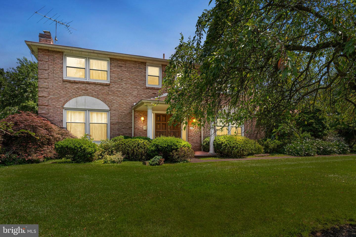 Property Photo: 606 Overbrook Lane PA 19075