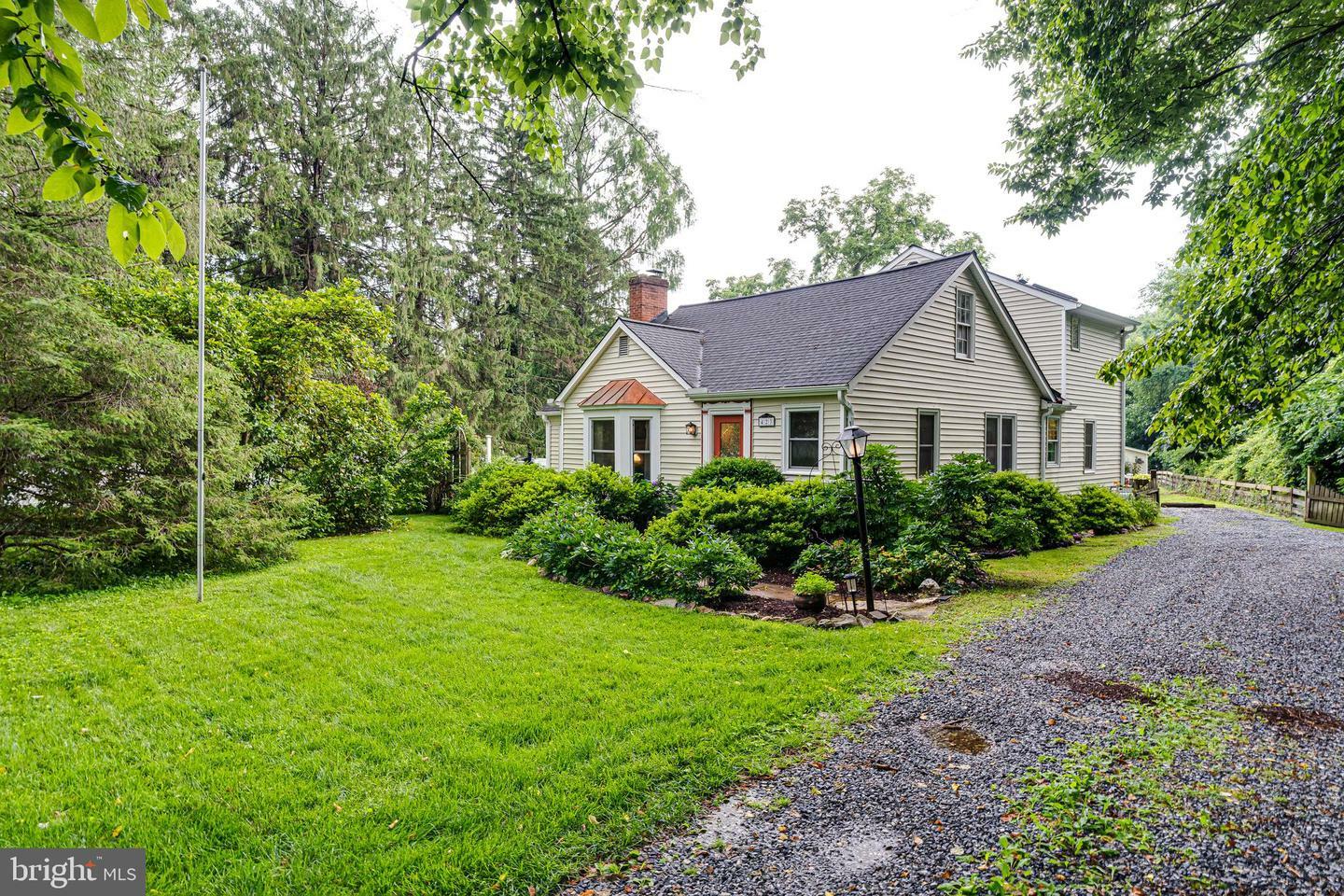 Property Photo: 423 W Colonial Highway VA 20158