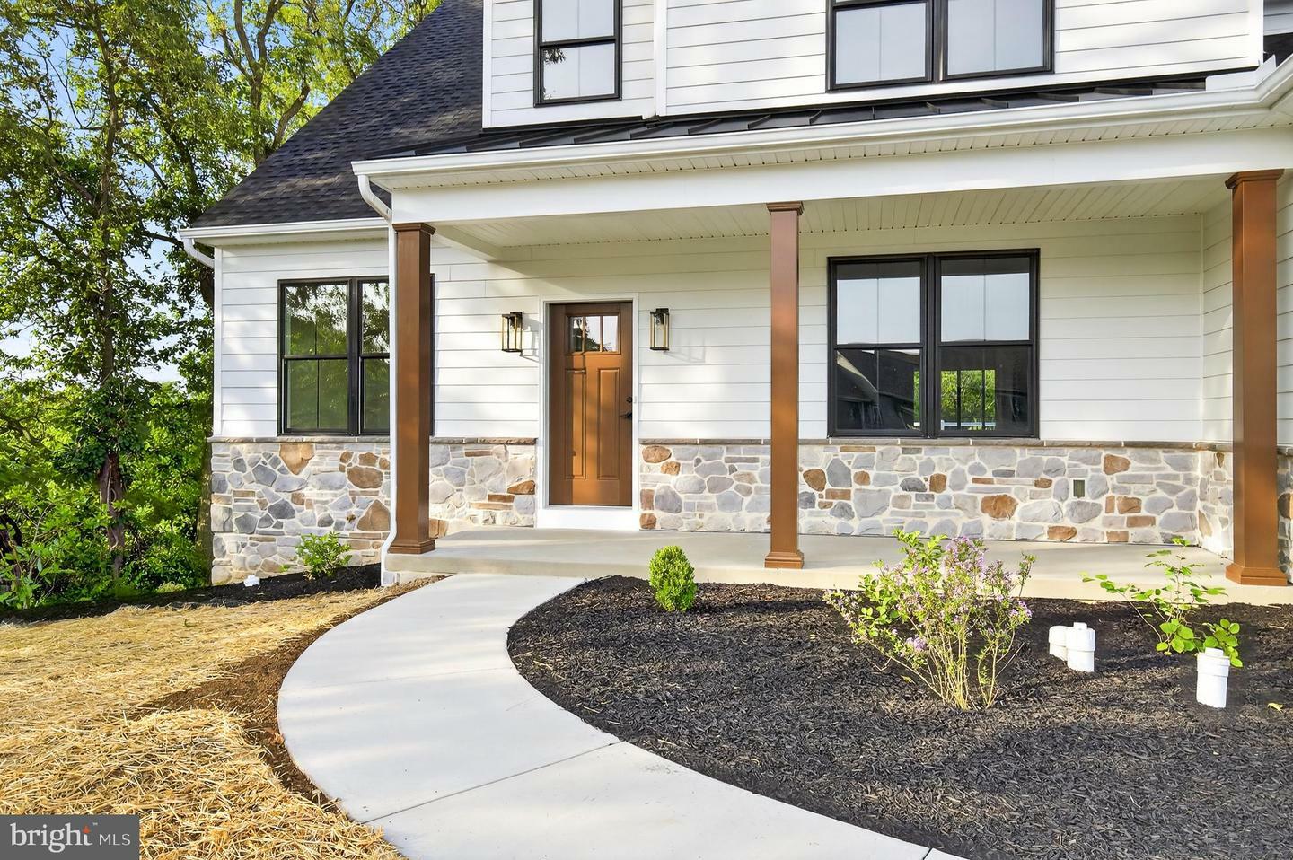 Property Photo: 2328 Rockvale Road PA 17602