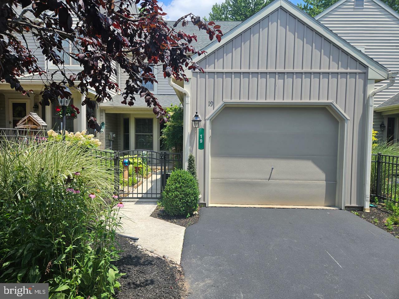 19 Shybrook Court  Elizabethtown PA 17022 photo