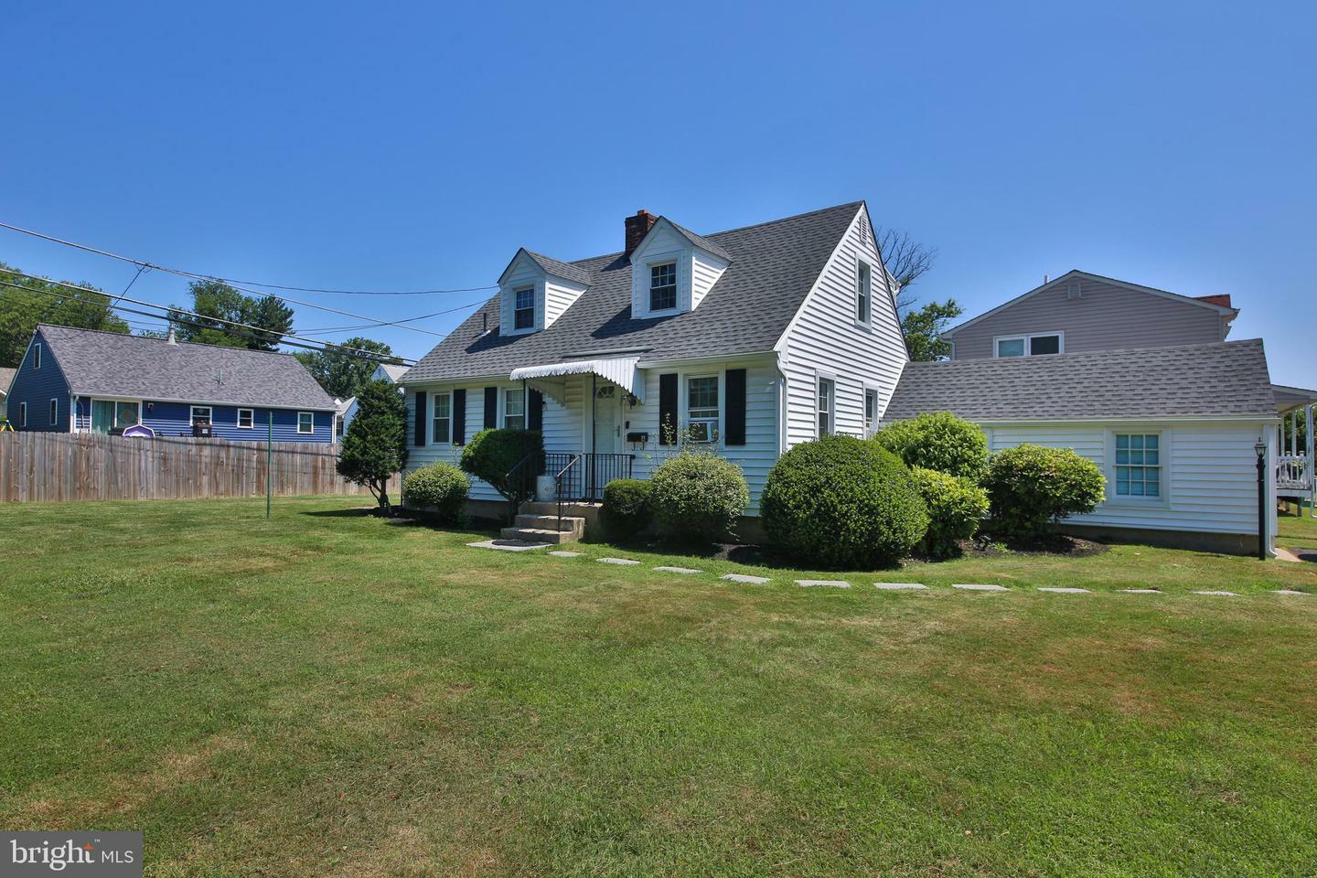 Property Photo: 448 Hillcrest Avenue PA 19067