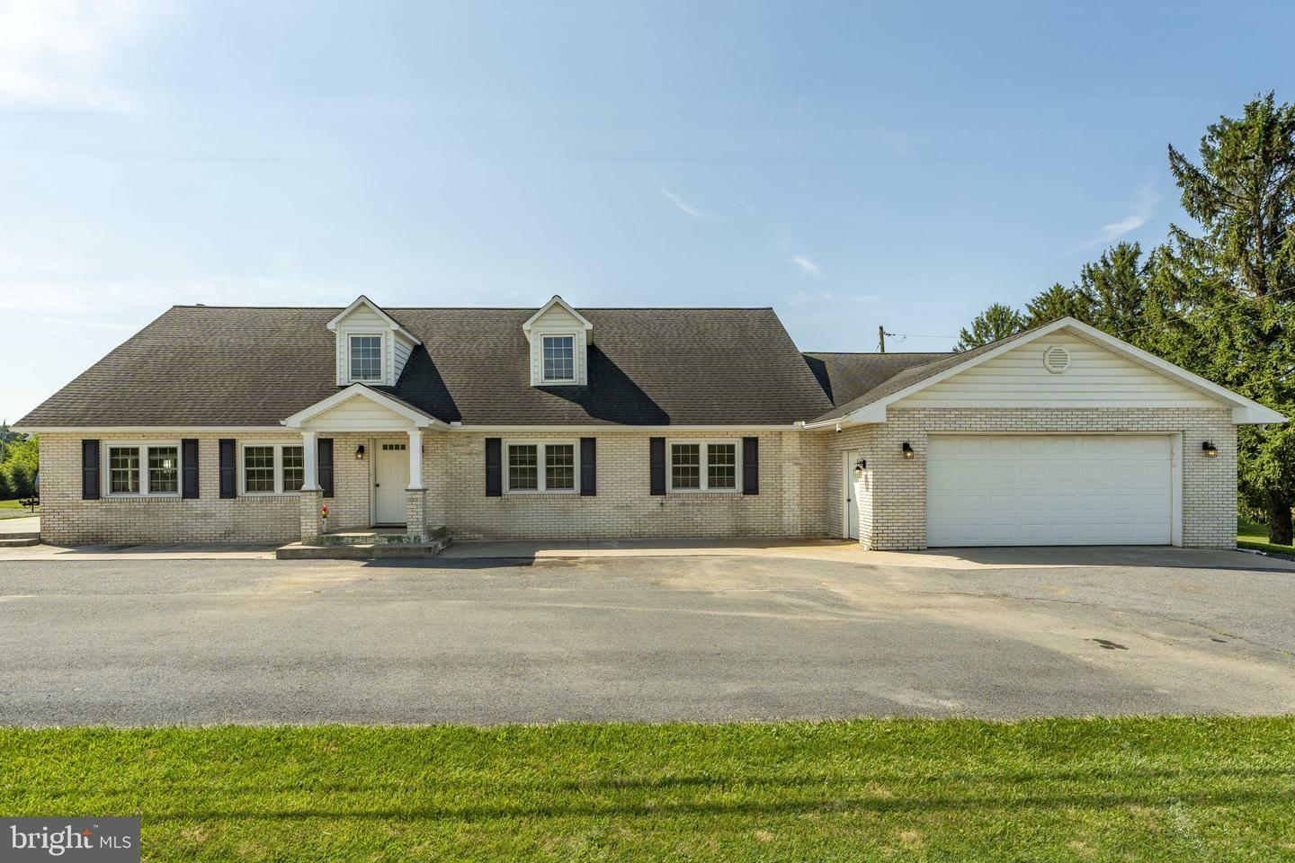 Property Photo: 2860 Route 22 22 PA 17026