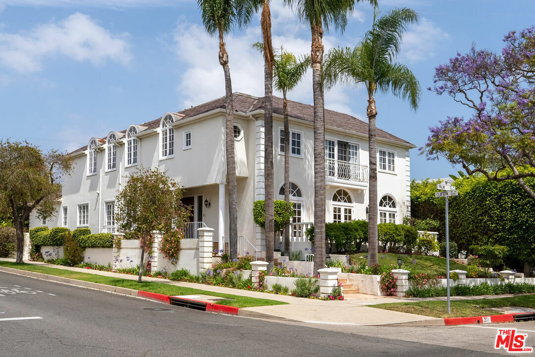 Property Photo: 201 N Palm Dr CA 90210