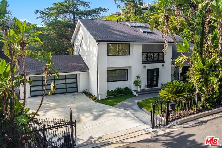 Property Photo:  1881 Mount Olympus Dr  CA 90046 