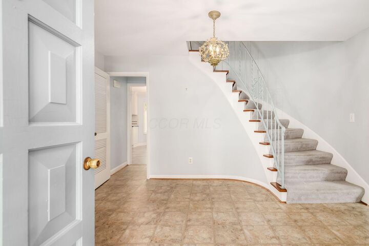 Property Photo: 1960 Hythe Road OH 43220