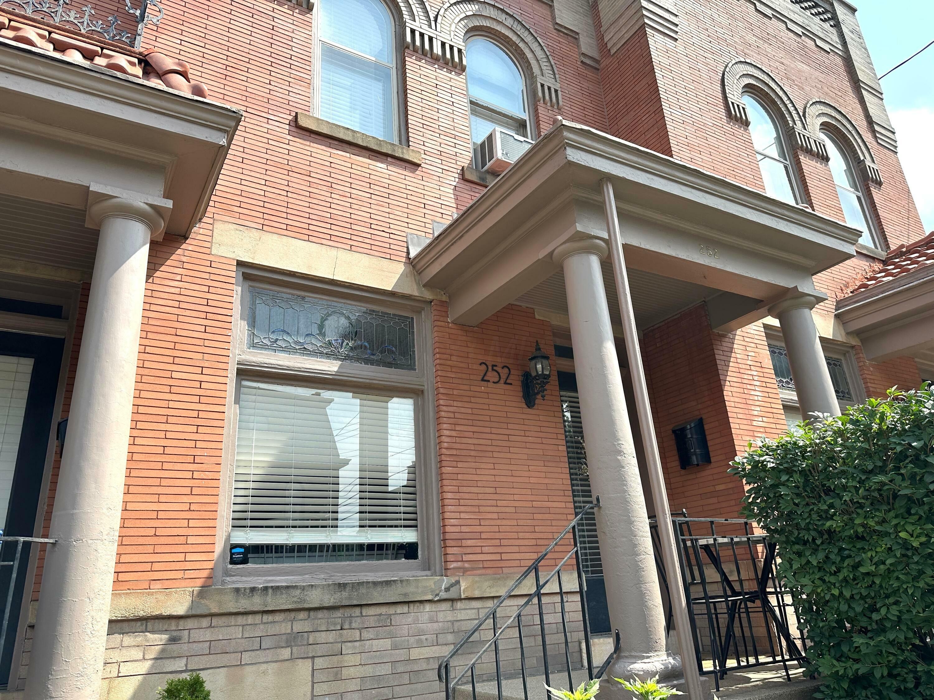 Property Photo: 252 W Hubbard Avenue OH 43215
