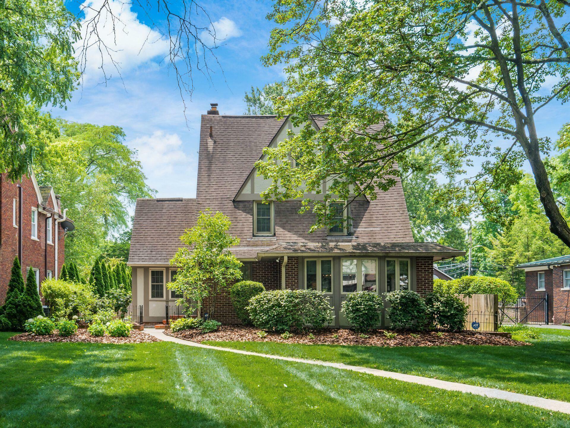 Property Photo:  2629 E Broad Street  OH 43209 