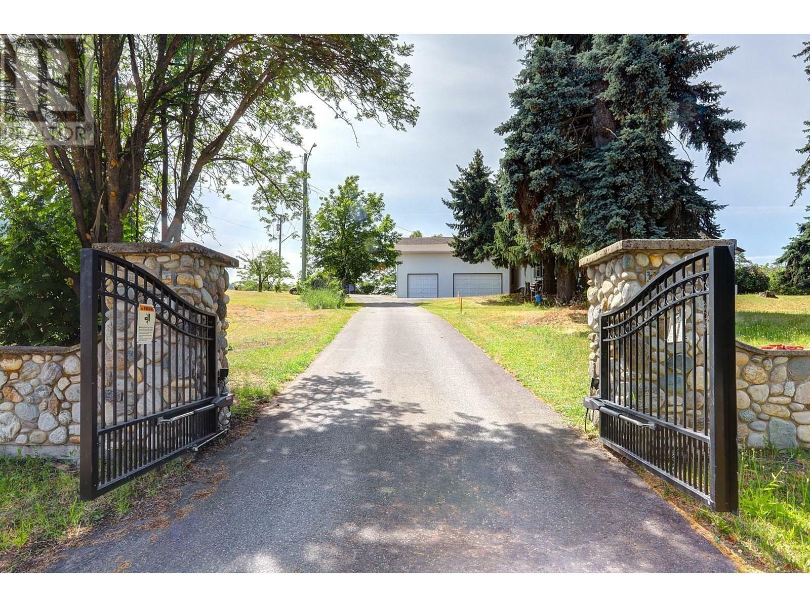 Photo de la propriété: 5482 Silver Star Road BC V1B 3K4