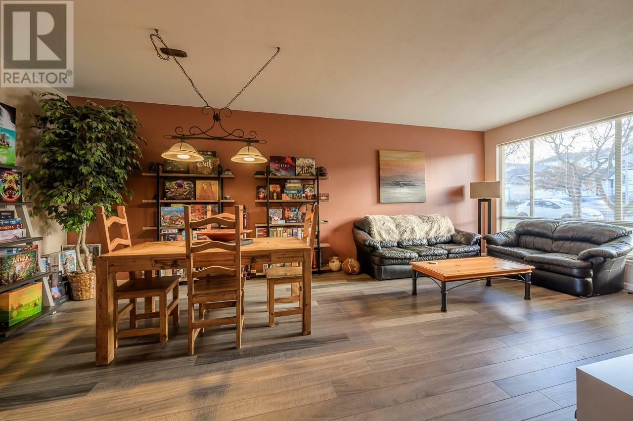 Photo de la propriété: 2365 Abbeyglen Way #8 BC V1S 1Y3