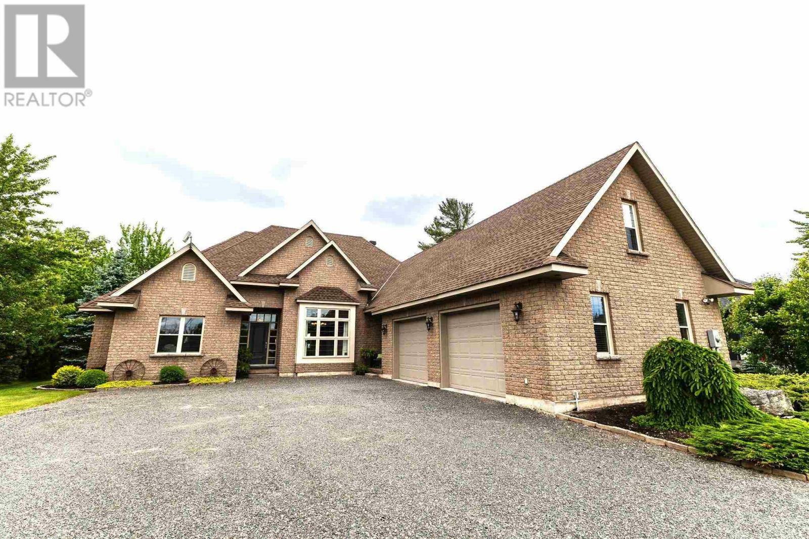 Property Photo: 857 Sunnyside Beach Rd ON P6A 6K4