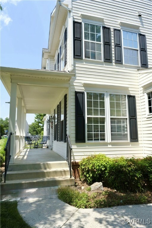 Property Photo: 43314 Fullerton Street VA 20147
