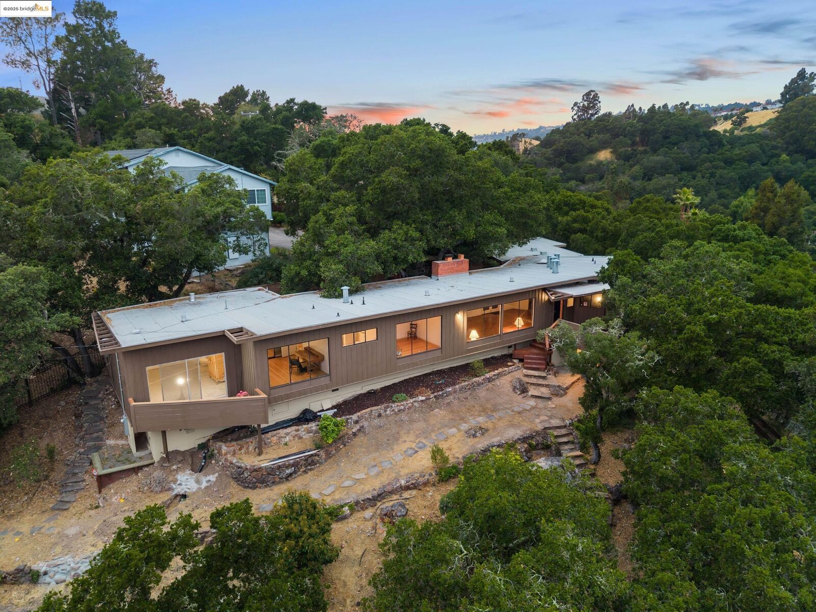 Property Photo: 4545 Oak Hill Rd CA 94605