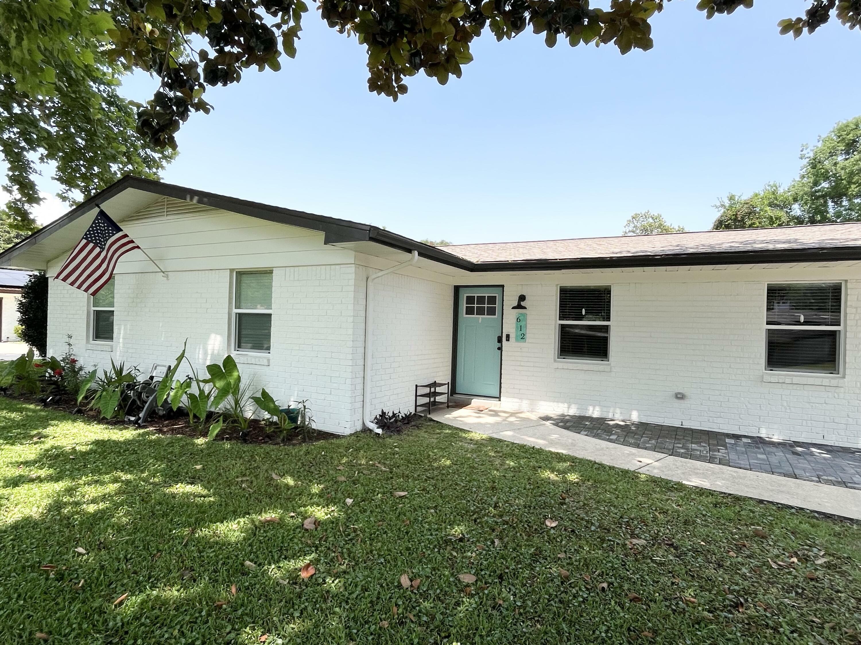 Property Photo: 612 NE Powell Drive FL 32547