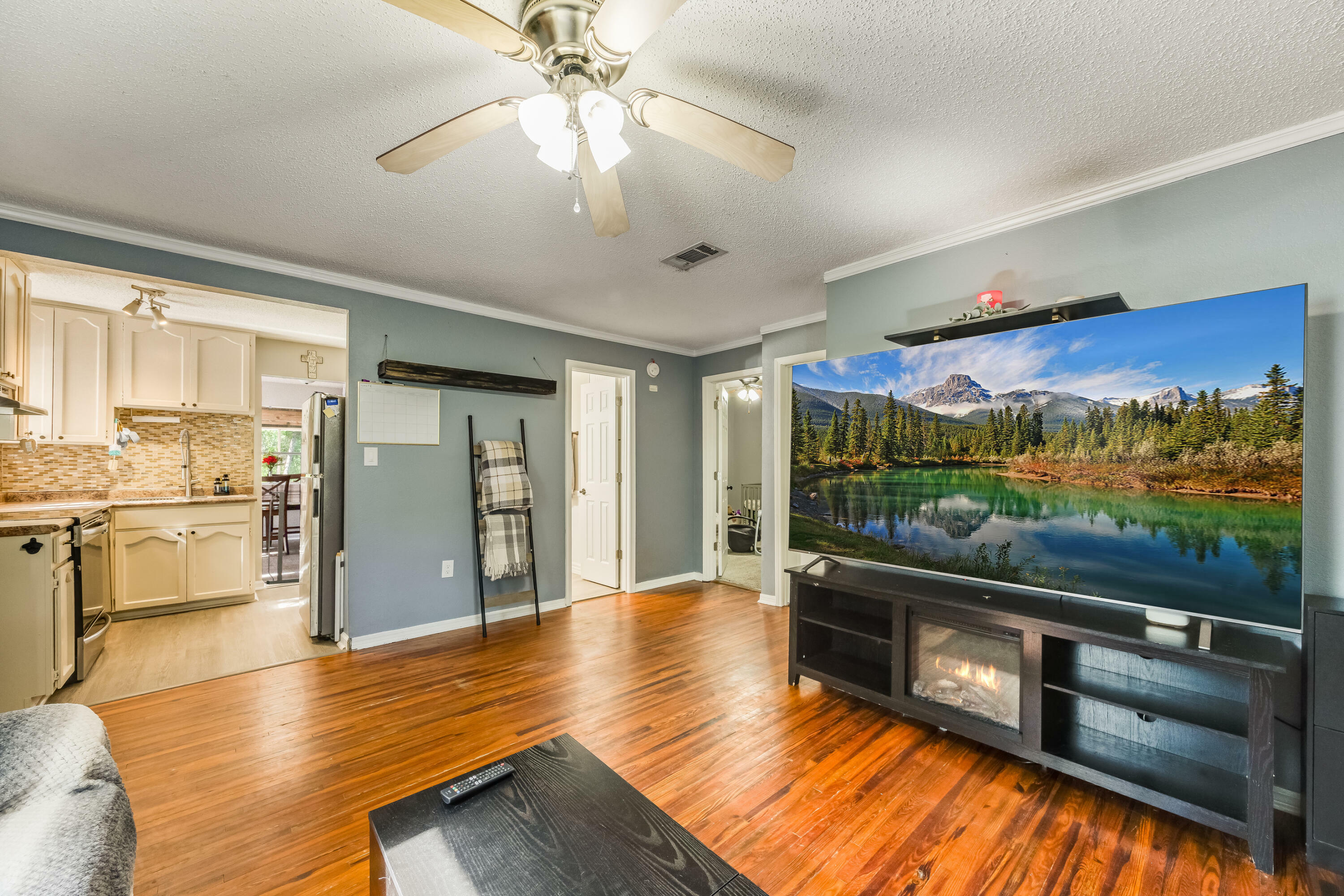 Property Photo: 965 B Street FL 32536