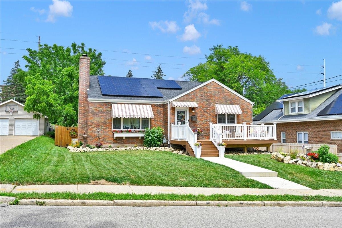 Property Photo: 2225 Green Street IA 52001