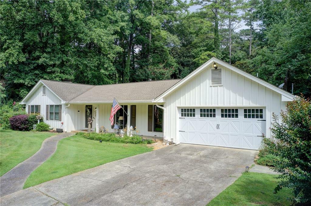 Property Photo: 2440 Weatherford Court GA 30068